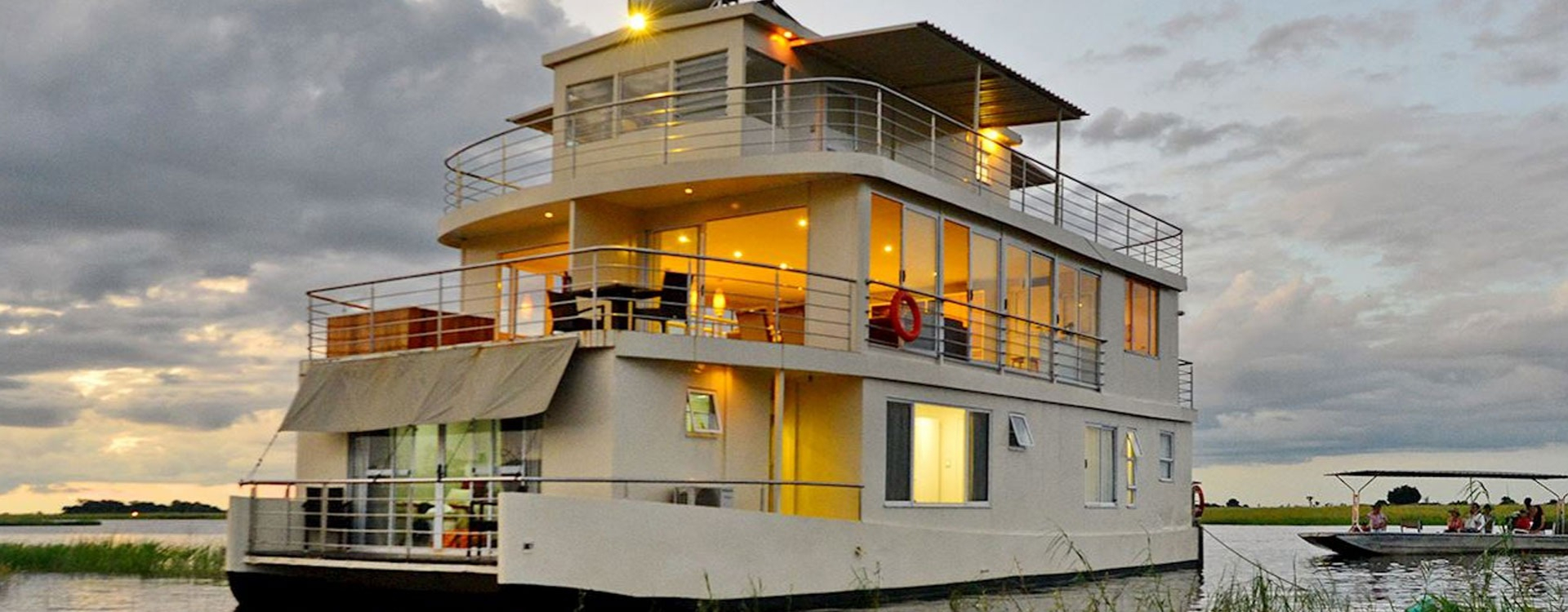botswana houseboat safari