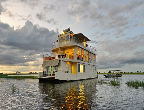 Zambezi Queen Houseboat